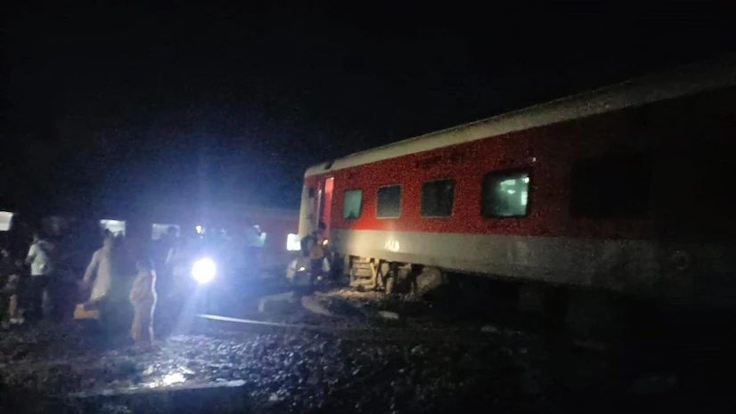 Nort East Express derail near Bihar